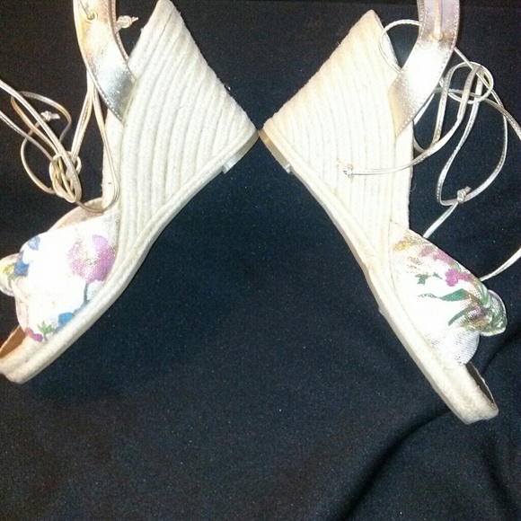 Shoes - Picture 2 of 3