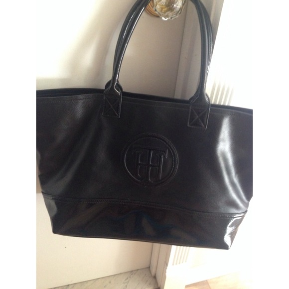 Tommy Hilfiger Handbags - Tommy Hillfiger Black Tote