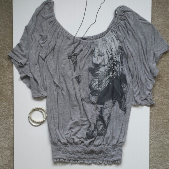 *SOLD* Grey flowy top - Picture 2 of 3