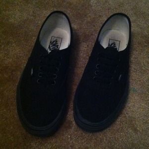 🚫TRADED Black vans
