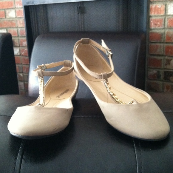 Adorable nude flats!!!