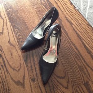Black pumps