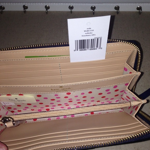 SOLD❌❌❌Kate spade wallet - Picture 2 of 2