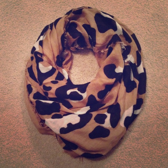🚫Sold🚫 Leopard Print Scarf
