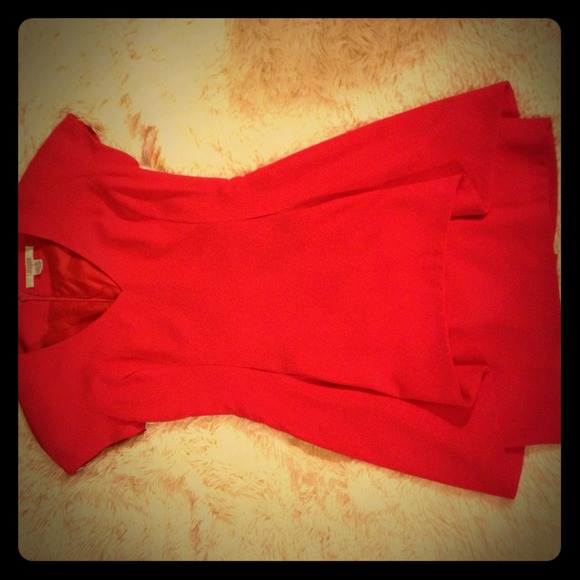 Vintage red short dress with puff sleeves size6