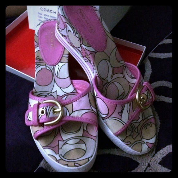 Coach perry soho pr/cf pink multi sandals
