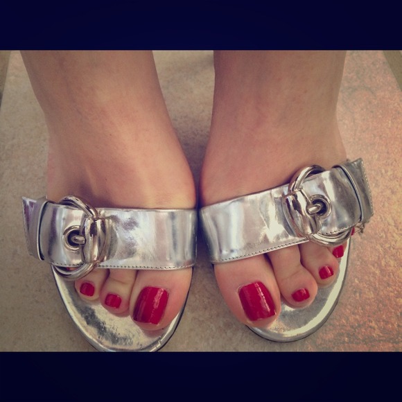 🔥SOLD🔥Gucci shoes silver heels authentic