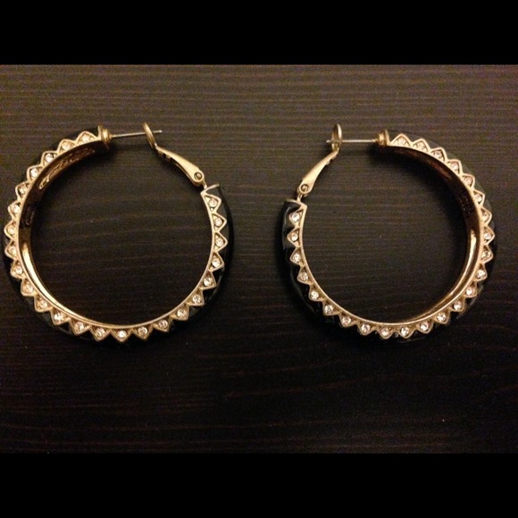 ✨✨SOLD✨✨Lia Sophia black and gold hoops