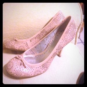 Like New BCBG pink heels