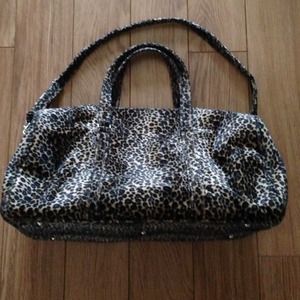 🐾 Soft leopard print duffle bag 🐾