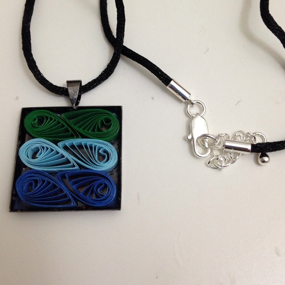 Handmade quilled pendant with satin chain 16-inch - Picture 2 of 2