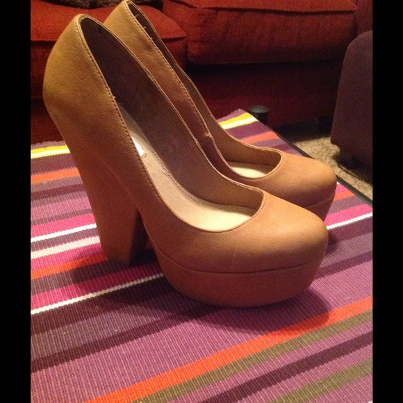New Steve Madden Cognac  "Greedy" Wedge Platforms