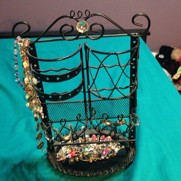 Awesome jewelry holder!! :)