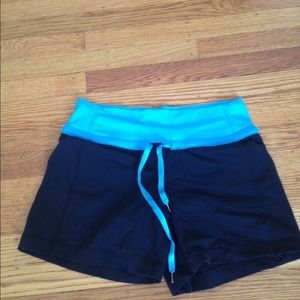Lululemon knockout shorts/blue top bundle