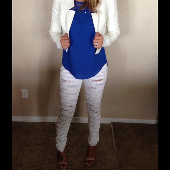 Sale!! 24 ️white destroyed jeans