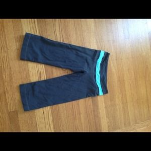 Lululemon groove crops