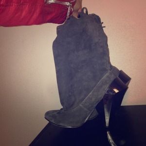 Irregular grey suede size 7 excellent