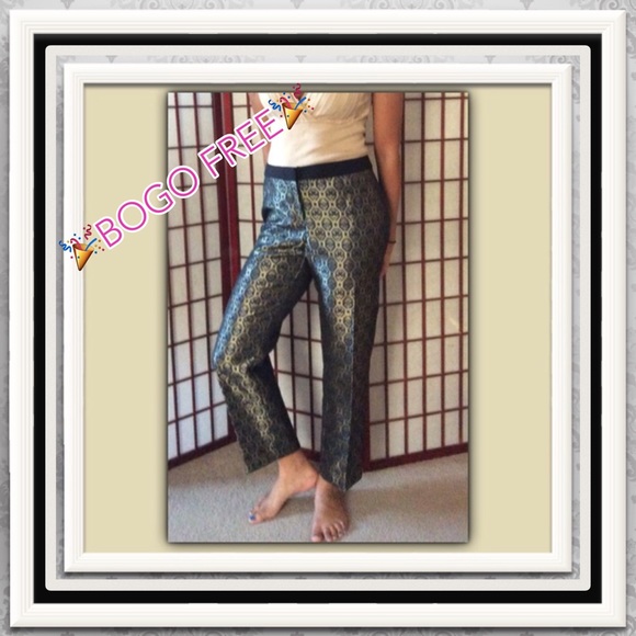 😘BLACK & GOLD WORTHINGTON LOW RISE CAPRI'S💝