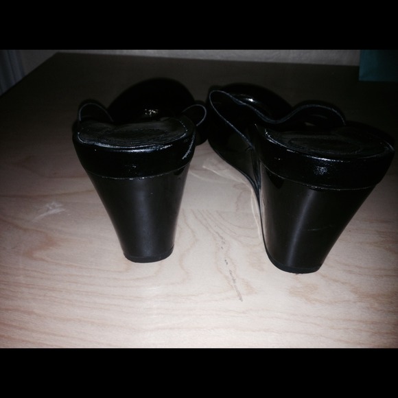 BCBG wedge sandals - Picture 4 of 4