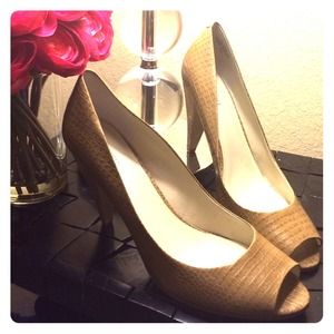 Nine West faux croc leather pumps - new! Size 11