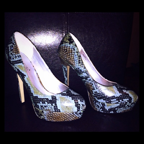 🆕 Classy Reptilian Pumps