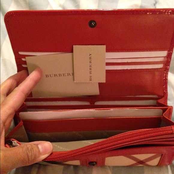 🌟SOLD🌟 Authentic Burberry Set - Picture 3 of 3