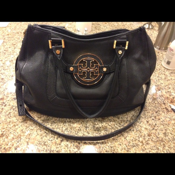 Authentic Amanda hobo in black with crossbody!