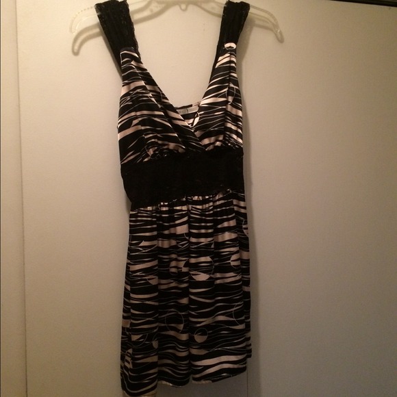 Printed and lace triangle tank - Picture 2 of 4