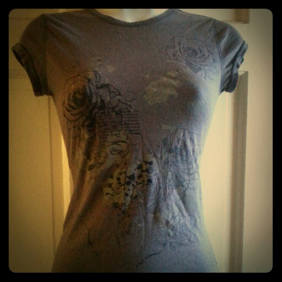 Cute grey t-shirt with lace bottom.