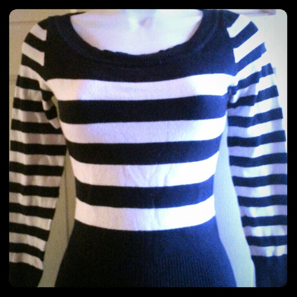 Flattering black and white sweater from Garage.