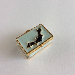 Mint Art Form Box with Bat