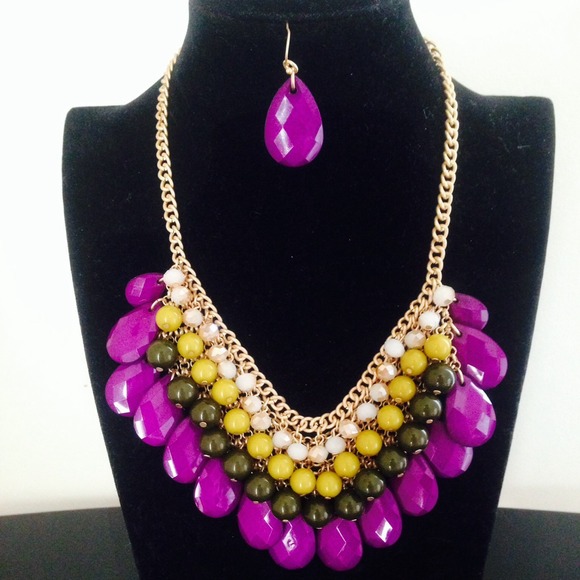 Jewelry - Purple teardrop necklace NWOT