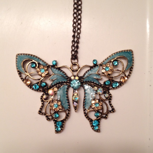 Avon Butterfly pendant necklace