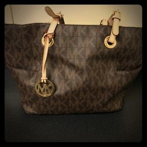 Authentic Michael Kors Jet Set Purse 👜