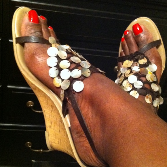 Genuine leather brown shell sandals size 9