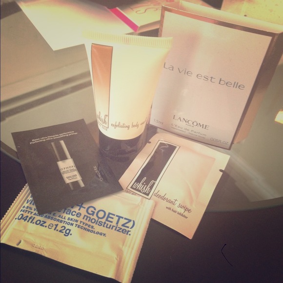 Make-up samples - Picture 1 of 1