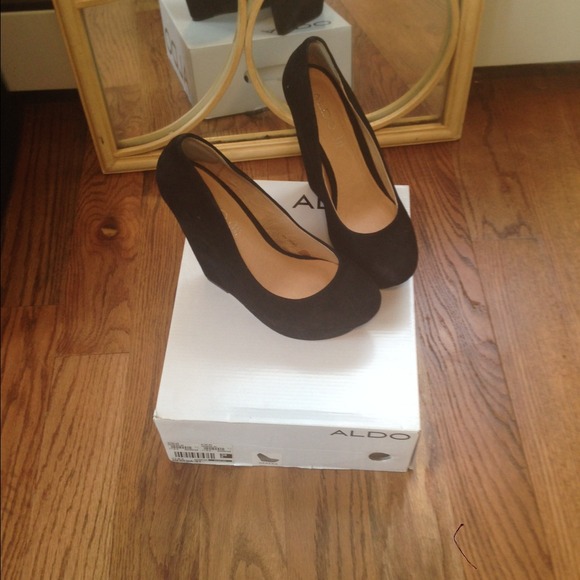 Black suede wedge heels - Picture 2 of 4