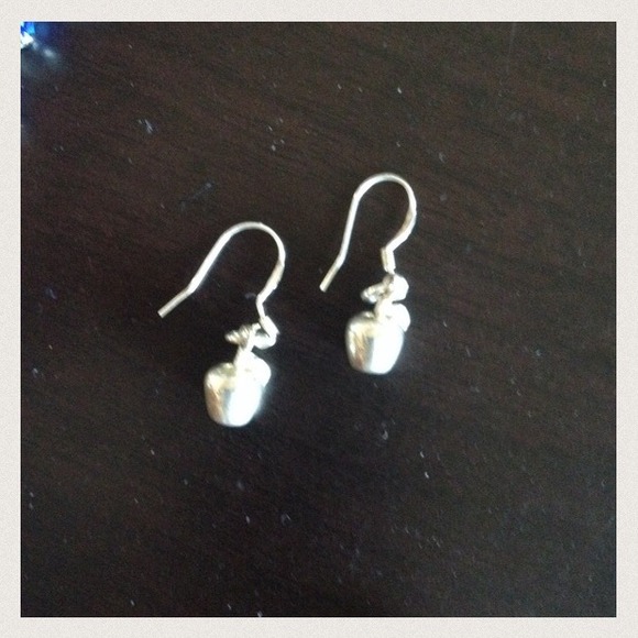LITTLE SOLID SILVER APPLE EARRINGS .925💖