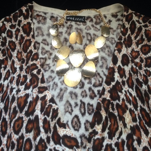 SOLD‼️Gold Necklace Set NWOT - Picture 2 of 2