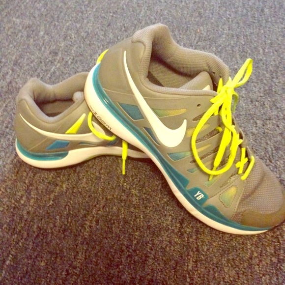 Nike tennis shoes vapor 9 tour