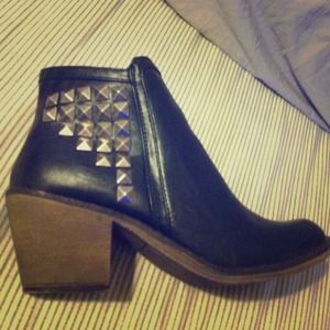 🎈REDUCED🎈Mossimo Studded Ankle Boot - Black