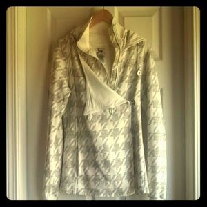 Unique cross-buttoned sweatshirt