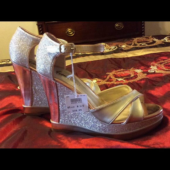 Shoes. - Picture 1 of 4