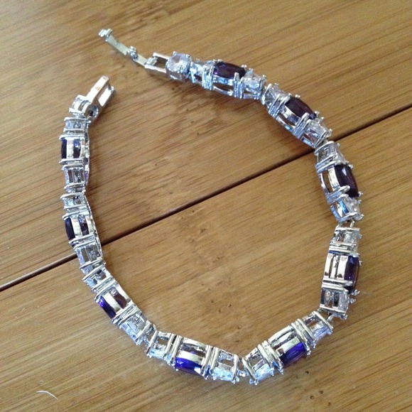 BRACELET SP SILVER W/ AMATHYST STONES AND TRIANG - Picture 2 of 3