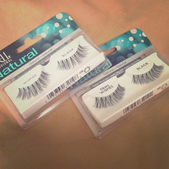 SOLD!!!!2 pairs of Ardell lashes