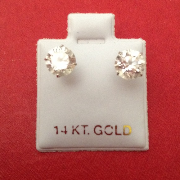 Authenthic 14k earring with CZ stone