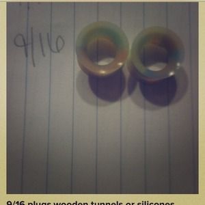 Reserved silicone tunnels and plugs 9/16
