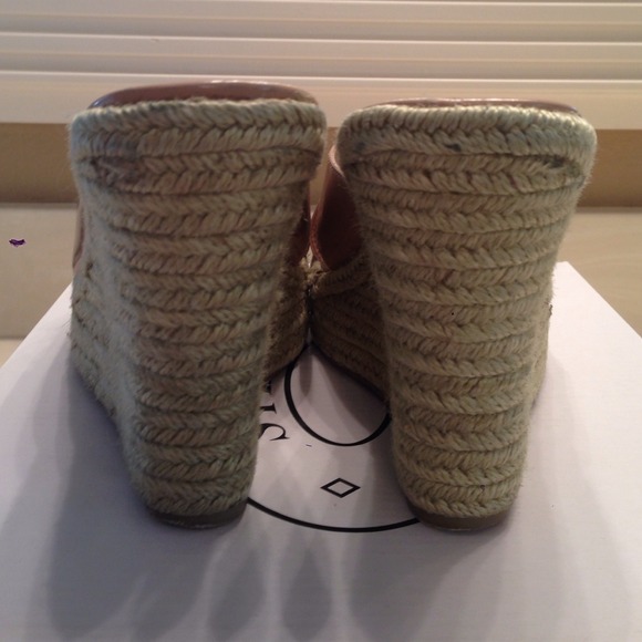 SOLD - consignment - Picture 2 of 4