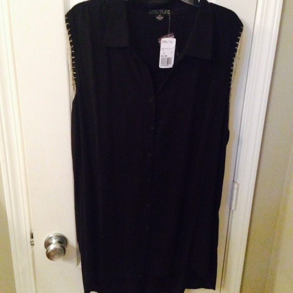 CLOSET CLOSEOUT❌ hi-Lo Button up w/ Sleeve Chains - Picture 3 of 4