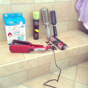 **SOLD IN BUNDLE**Hair supplies bundle!!